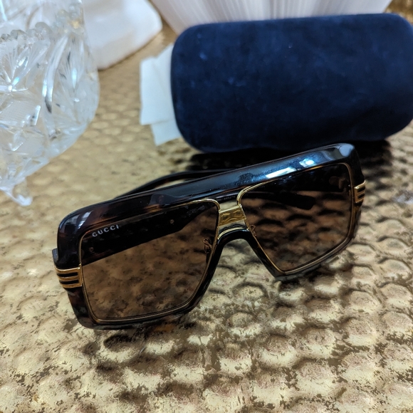 Gucci oversized sunglasses 2️⃣5️⃣0️⃣ - Picture 13 of 16